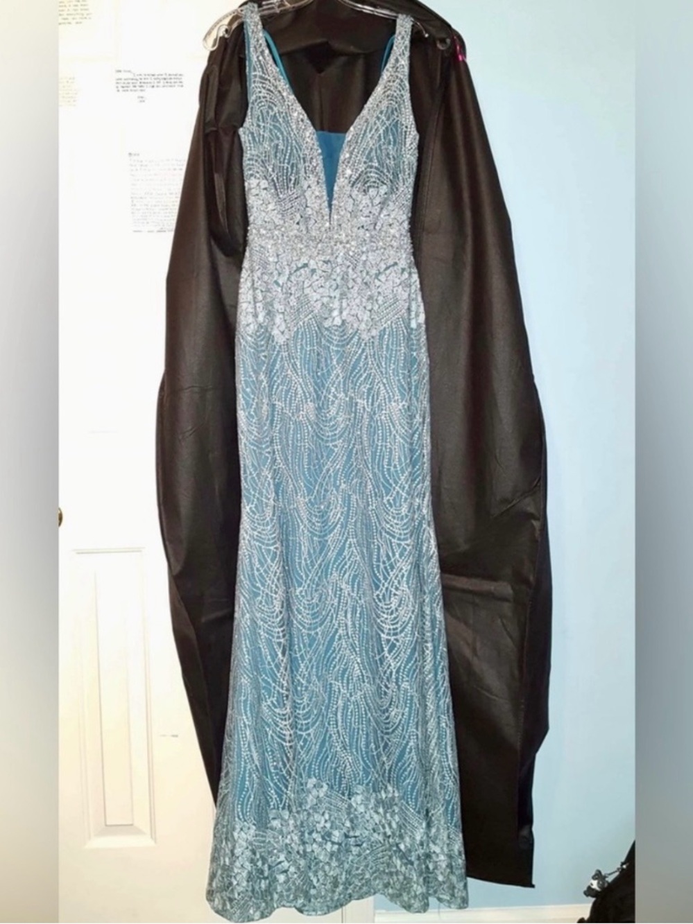 NWT! Gorgeous Vienna Prom gown opulent beadwork mermaid silhouette. Size 2.